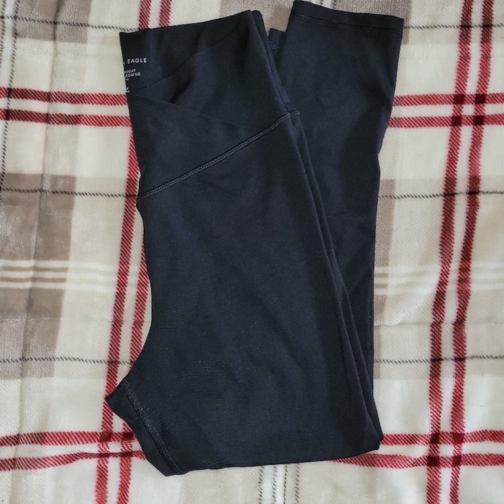 American Eagle V Cross leggings